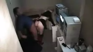 جلسة جنس جماعي غير مقطوعة في بئر السلم