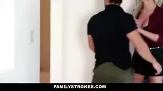 ميلف مع فلوس تتعرض لضربة بقضيب ضخم