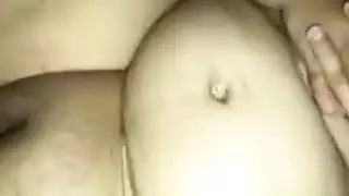 تتظاهر بالنوم بينما يتم تدمير مهبلها بقوة