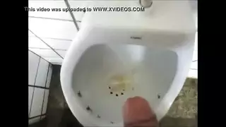 تلعب بزب الكبيروهم جالسين