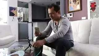 نحيف عاري بدين