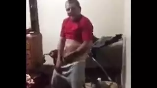 ‫فاجرة الحافلة تُدمر في جلسة نيك علنية‬