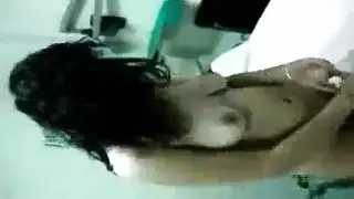 بدينة مصرية تأخذ زبًا سمينًا عميقًا في كسها السمين