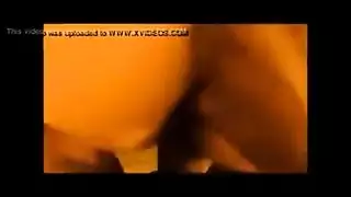 الديفا العاهرة تركب الزب بعمق بكسها المثير