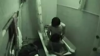 عاهرة علاقة جماعية مراهقة: رجل واحد يمارس الجنس مع الفصل بأكمله