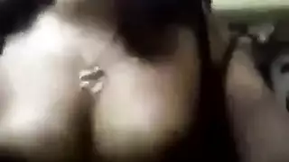 عاهرة بغدادية تمتلئ مهبلها بالسائل المنوي في مقطع محلي