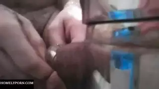 زوج يصور زوجته في الحمام وهي تأخذ السائل المنوي