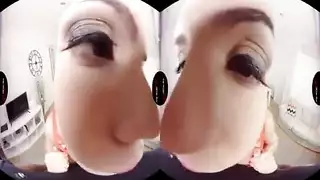 فيلم بورن واقع افتراضي: فتاة مذهلة تخدم عدة أزبار في خيال غامر