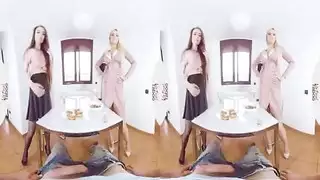 تجربة إباحية بالواقع الافتراضي: فتاة جميلة تمص بشغف