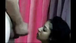 جنس فموي دولي: مراهقة أذربيجانية تمص شاب أمريكي