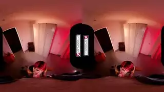 جنس واقع افتراضي غامر: فتاة رائعة تمص قضيبًا عملاقًا من منظور الشخص الأول