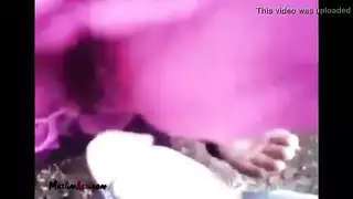 فتاة عربية شابة محجبة تقدم أول فيلم إباحي لها