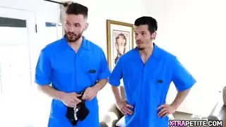 مشهد إباحي: فتاة سعودية محجبة تأخذ زب أمريكي