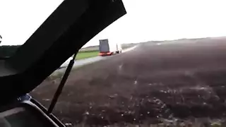 فتاة ممتلئة على الكاميرا: حركة منفردة صريحة وهزة جماع