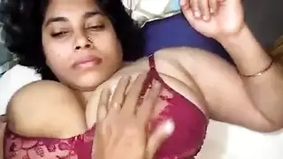 فيلم صريح لزوجة عربية: كشف كس مشعر وجنس عنيف