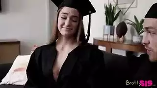 اخ ينيك اختة ويلحس كسها