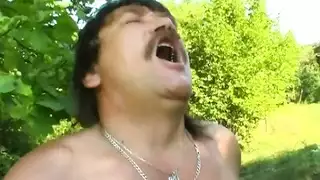  حركة حلق عميق لمراهقة تؤدي لمشهد إباحي مكثف