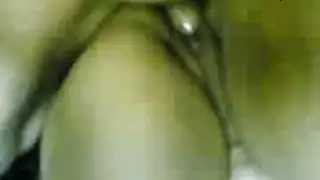 عاشق مصري يملأ عشيقته بقضيبه في غرفة نومها