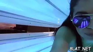 العامل الأسود يعطيها شرج عميق