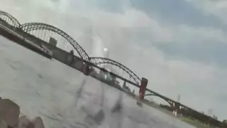  عاهرة تحت الغطاء بوشم جسدي تأخذ تخلل مزدوج في لعب دور الجاسوس