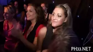 فتيات مثلية تتوسل من أجل تلطيخ الوجه المزدوج