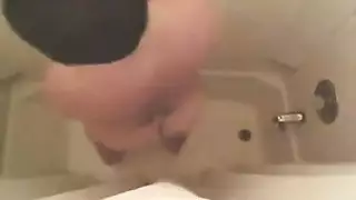 تكبير على كسها العصبي الممتلئ بالسوائل