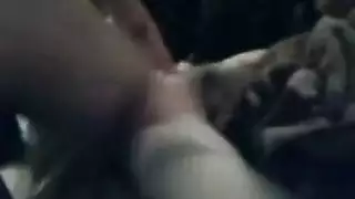 لاعبو كمال الأجسام التوينكس يضخون الحديد ثم يضخون بعضهم بشكل صلب