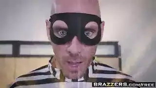 شقراء مع أبوين جميلين في حفلة جنس عائلية صريحة