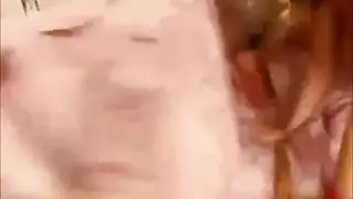 عذراء شرجية لم تعد: ديلدو وهزاز يثقبان فتحتي