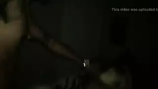 ديك كبيرة الصبي الأبيض يأخذ ديك كبيرة الديك الأسود