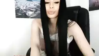 ليندا توماس هي عسل شقراء صغيرة ، تحب أن تضاجع بستانيها طوال الوقت