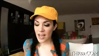 بنات مشاكسات في جنس شرجي قاسٍ