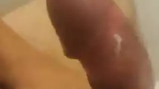 الفستان التقليدي يتحول إلى جنس جامح