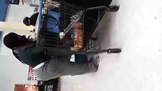 فتاة بريطانية ساخنة تأخذ قضيبًا كبيرًا في شريط جنسي صريح