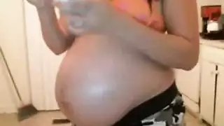 عمل كاميرا حقيقي: مراهقات مثيرات يكشفن عن فتحاتهن المبللة