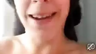 المراهقة الصغيرة كارتر كروز تتعرض للضرب بقوة في جلسة جماع على الكرسي