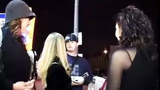 فتيات مثيرات يستمنين معًا: مداعبة مهبلية وصياح هزات عالية