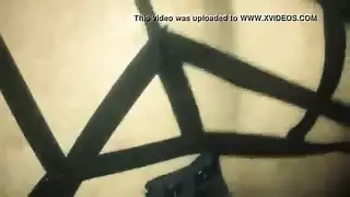 فتاة الأرنب العاهرة تمارس الجنس بقوة على الشرفة