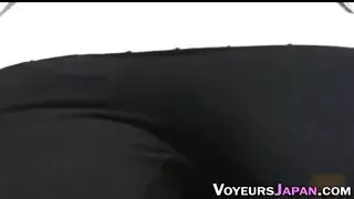 آسيوية نارية حمراء الشعر تمتلئ كسها بقضيب كبير