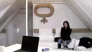 ربة منزل تتحول إلى نجمة إباحية لمنع زوجها من المغادرة