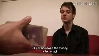 يبيع فتحته: جنس شرجي مثلي مكثف مقابل المال