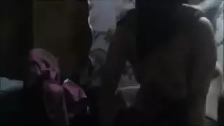 الجمال المحجوب تدمر مؤخرته وتملأ من قبل الجار