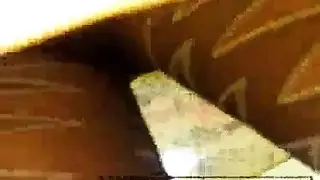 كاميرا خفية إباحية: رفع التنورات والتجسس على المؤخرات الكبيرة