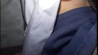 فتاة آسيوية مقيدة تتعرض للإيلاج الوجهي في مشهد تقييد شديد