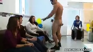 فيديو زنا المحارم من الطراز القديم مع شعر طويل متدفق