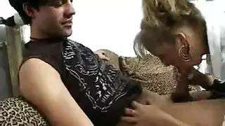 مثلية حيوانية: رجلان وكلب