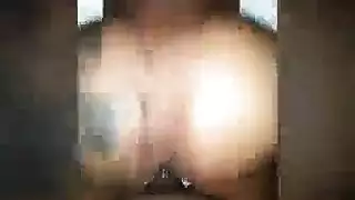 مداعبة عنيفة تؤدي إلى مشهد جنس جماعي