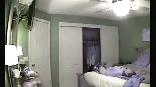 جلسة استمناء منفردة في الغرفة مع لعبة شرجية