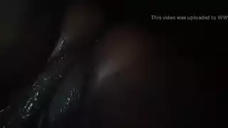 فتح شرجي عميق مع فتاة سمراء ممتلئة الصدر ذات شعر مجعد