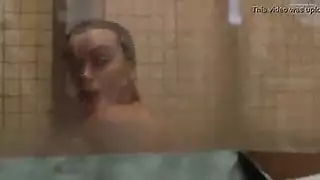 جنس صريح: خدمات عشيق للزوجات الوحيدات